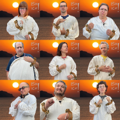 9 Menschen, angeordnet in einem 3x3 Muster, die alle das selbe, weiße Gewand tragen und vor einem Meer im Sonnenuntergang stehen. Sie nehmen starke, kämpferische Posen ein.
