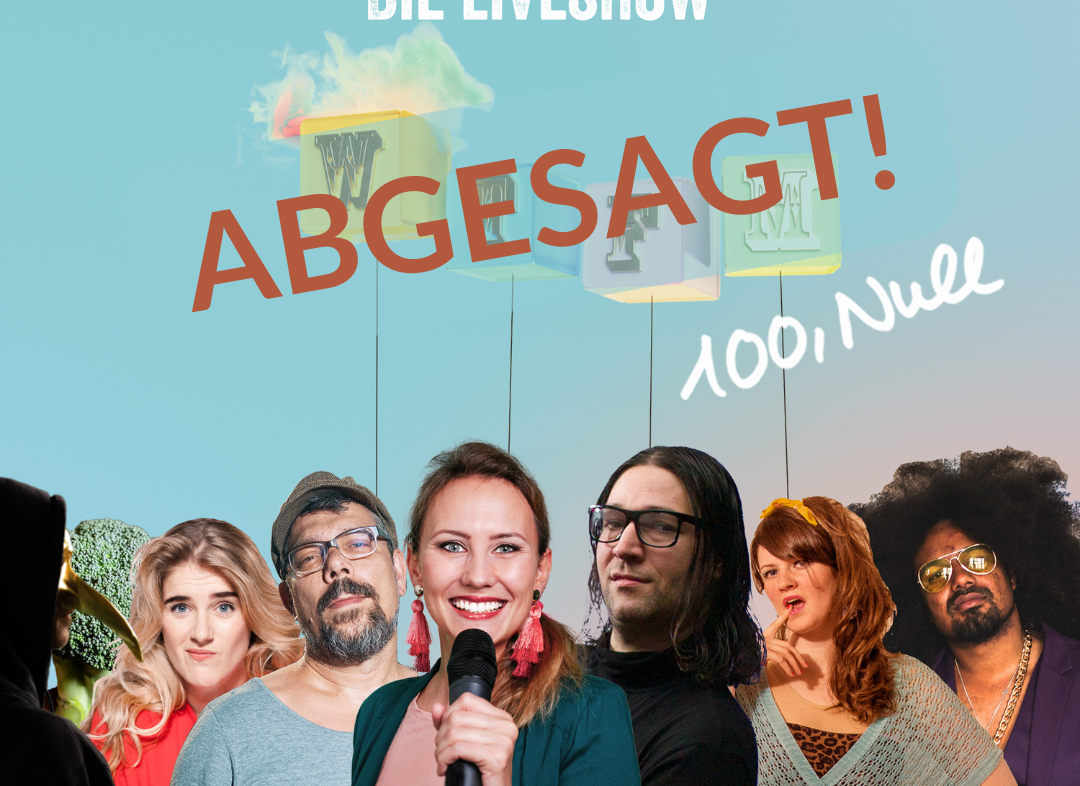 Die Gruppe Luksan Wunder posiert in die Kamera. Hinter ihnen ist ein blauer Hintergrund aufgestellt. Über das Bild ist in groß der Schriftzug "ABGESAGT" geschrieben.