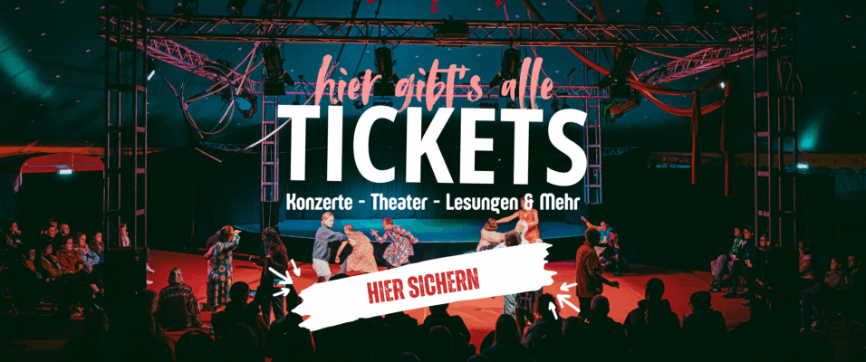 ein Bild einer Aufführung im Circuszelt mit dem Schriftzug "hier gibt's alls Tickets- Konzerte - Theater - Lesungen & Mehr"